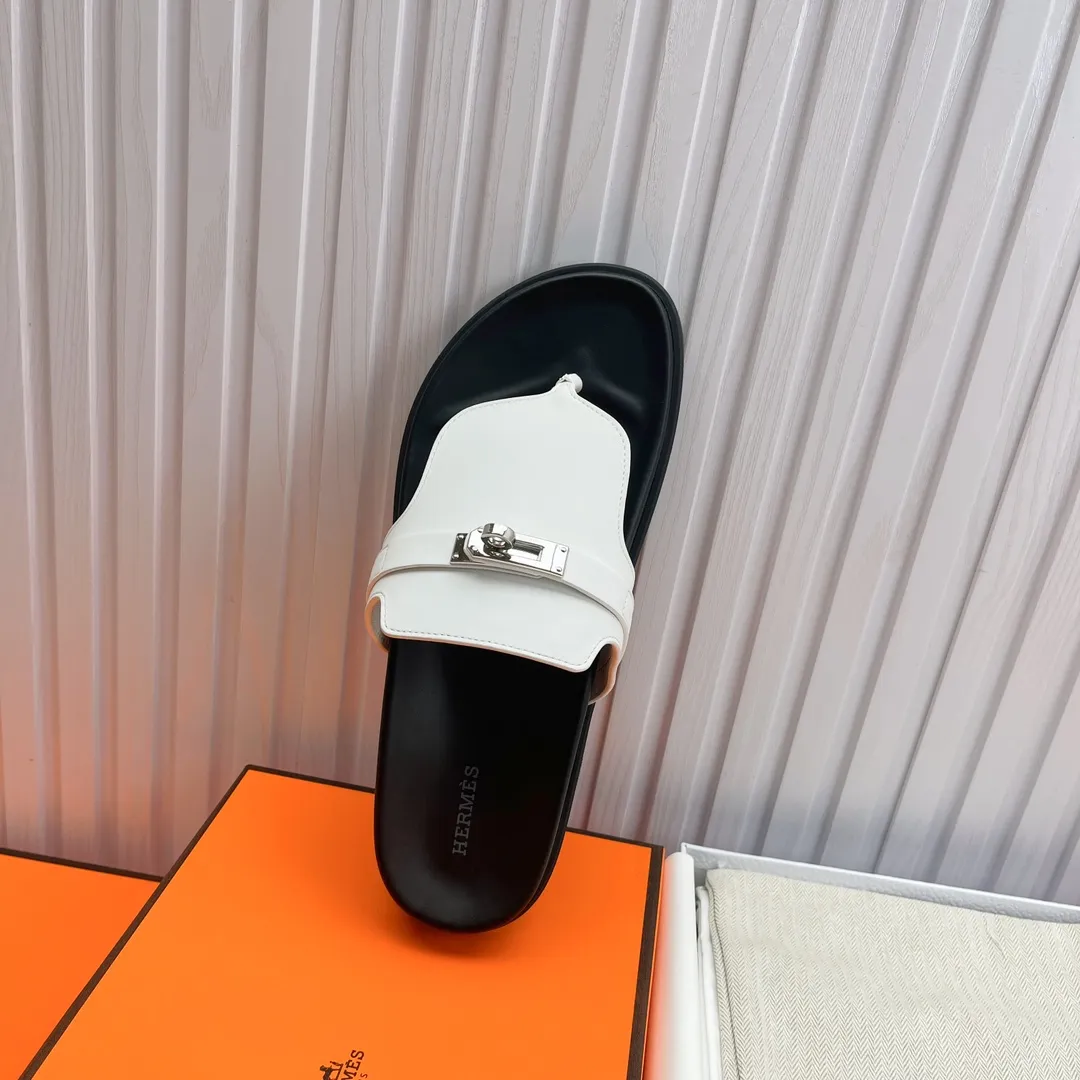 👟👟Ex-factory price 480👟👟 High version of Hermes 🐎The extremely popular couple's second uncle slippers/the latest snake print sandals and slippers, paired with various colorful socks, so trendy!  ———————— Upper: imported cowhide/Lining: imported cowhide Outsole: Tpu non-slip and wear-resistant outsole Female 36-46.